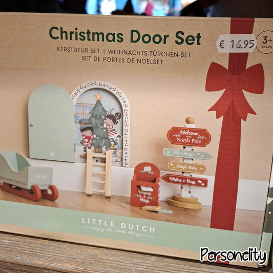 6667- Little Dutch Christmas Door set €16,95