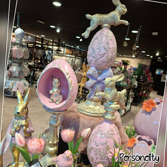 7120- Paashaas in Roze Ei met Lila Strik € 60,- Ophalen in Schiedam